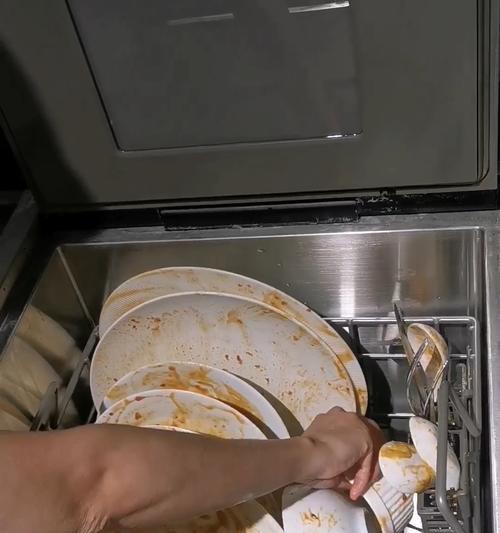 解决洗碗机左右缝隙问题的实用方法（轻松应对洗碗机左右缝隙）