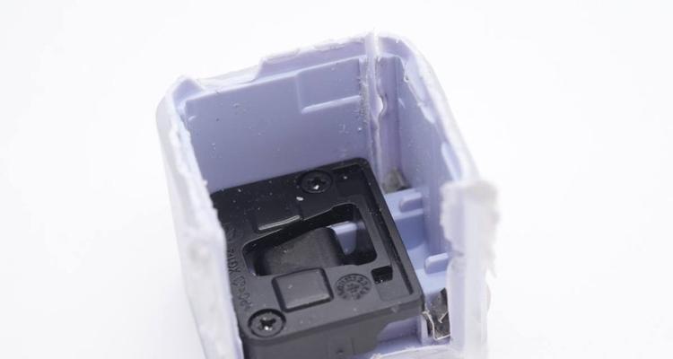 插脚充电器外壳清洗方法是什么？如何保持干净？