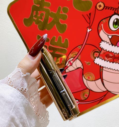 华为折叠手机壳安全取下的方法是什么？