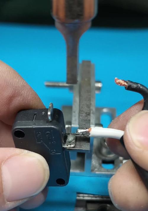 电脑主板锡焊的正确做法是什么？锡焊过程中需要注意什么？
