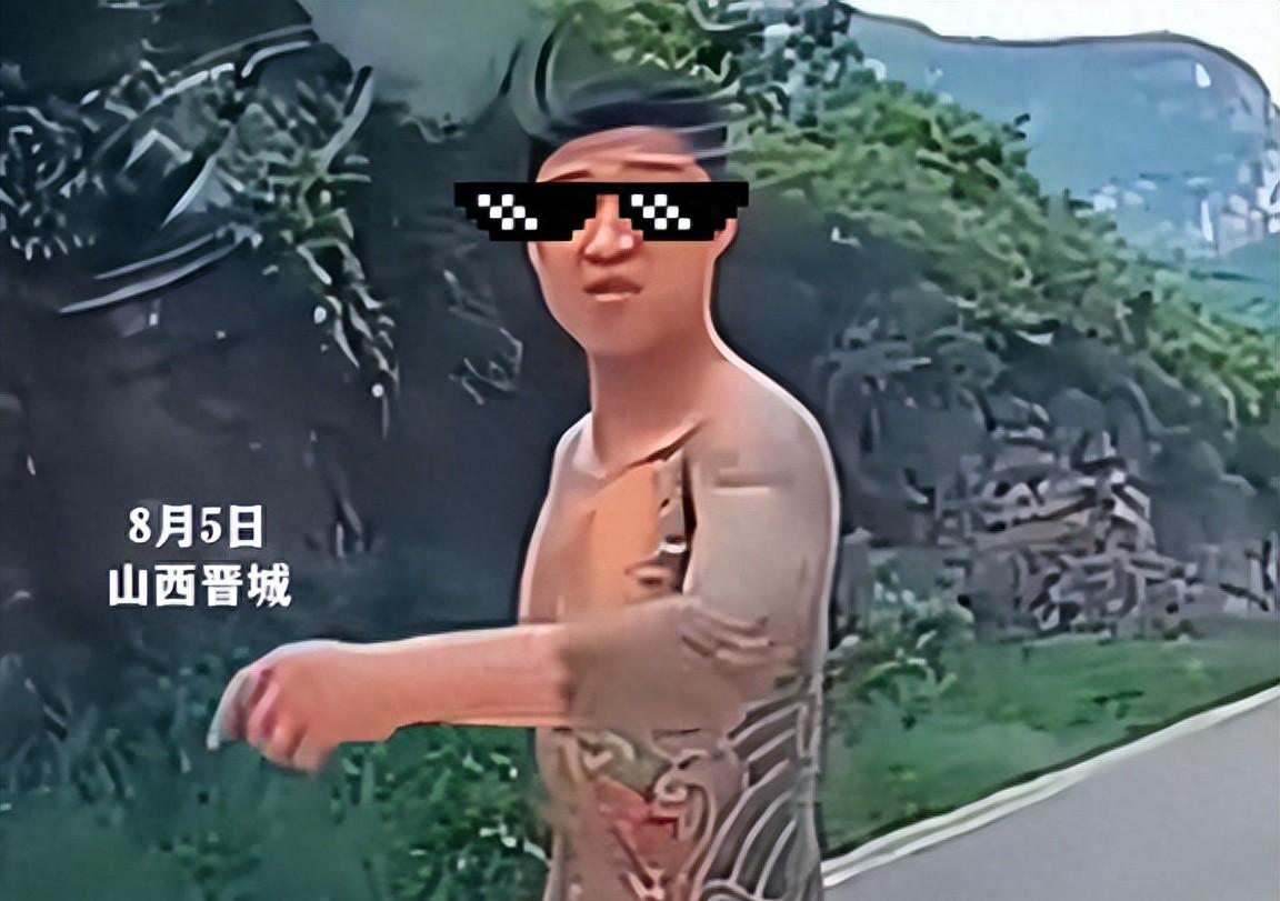 无牌奥迪加塞女子后续：警方介入，纹身男身份曝光，果然不简单