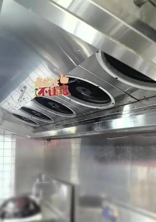 如何正确清洗吸油烟机上面的网（轻松解决厨房油烟困扰，享受清新健康空气）
