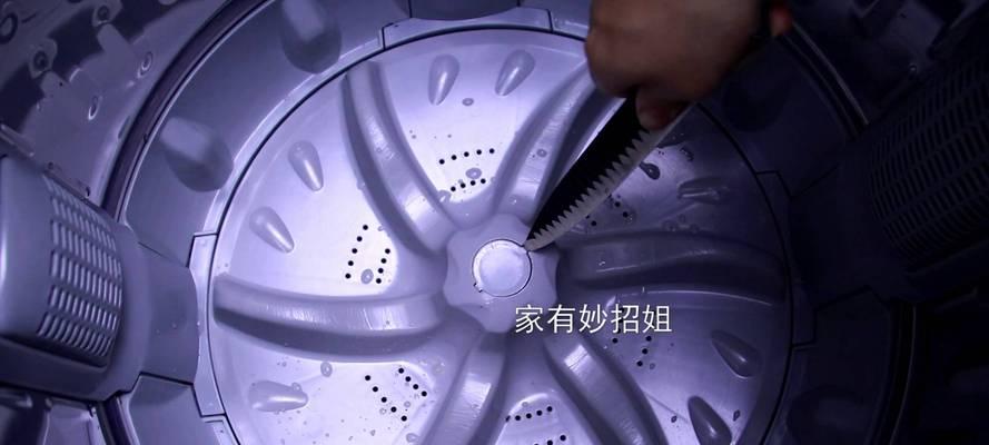 解决洗衣机洗衣服中的纽扣问题（应对衣物中的纽扣脱落和卡住洗衣机的情况）