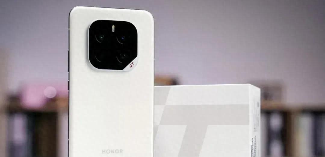 荣耀经常“卖断货”的手机，16+1TB跌至“新低价”，还有7200mAh
