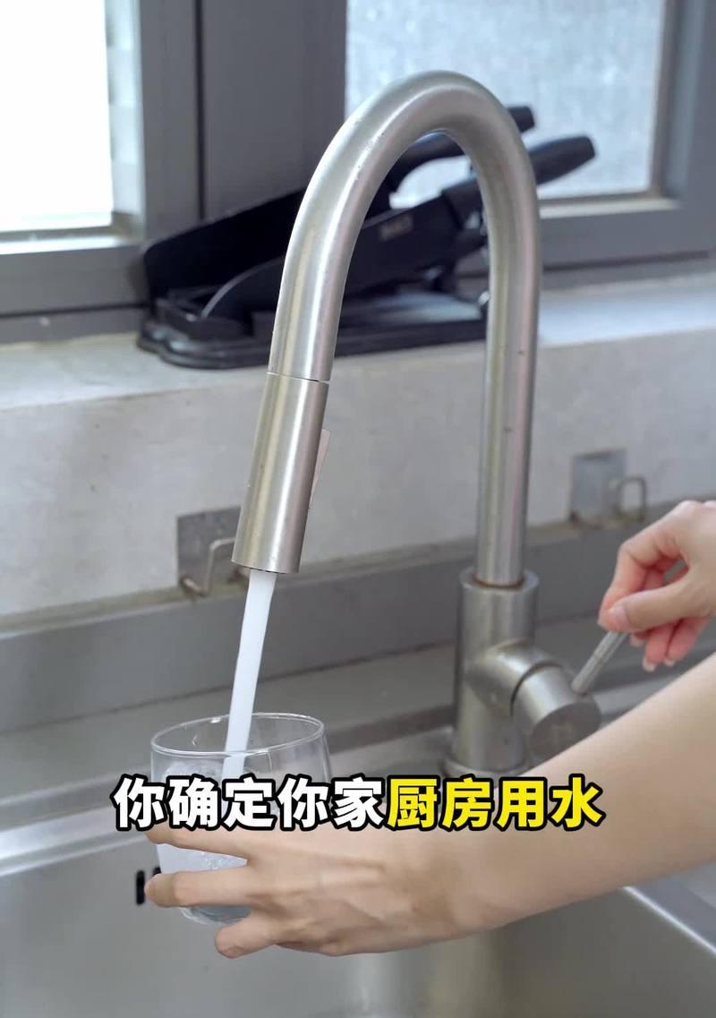 如何清洗冰箱上的水垢（轻松清除水垢）
