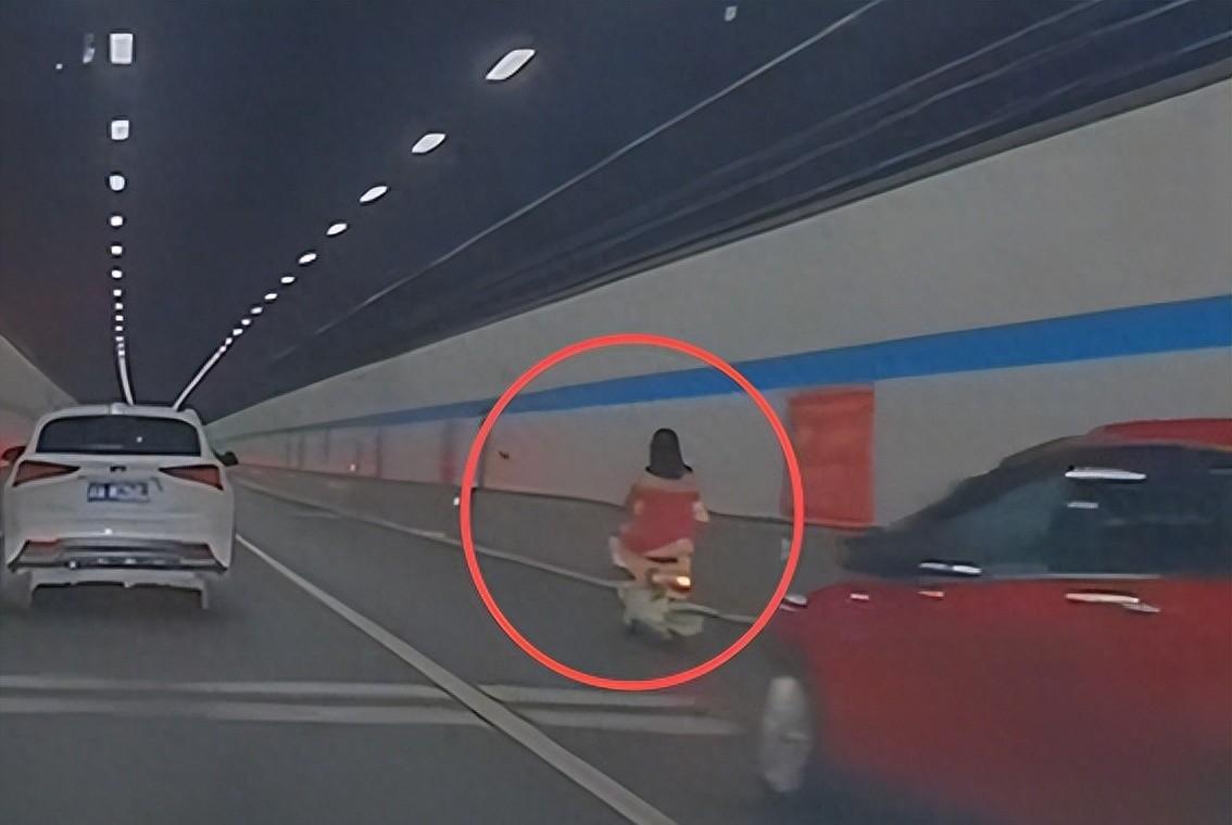 造成隧道拥挤的电动车女已“社死”：交警出手，名声和口碑都没了